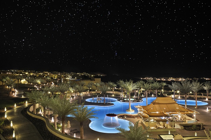 Khách sạn trên sa mạc Dubai Qasr Al Sarab Desert Resort