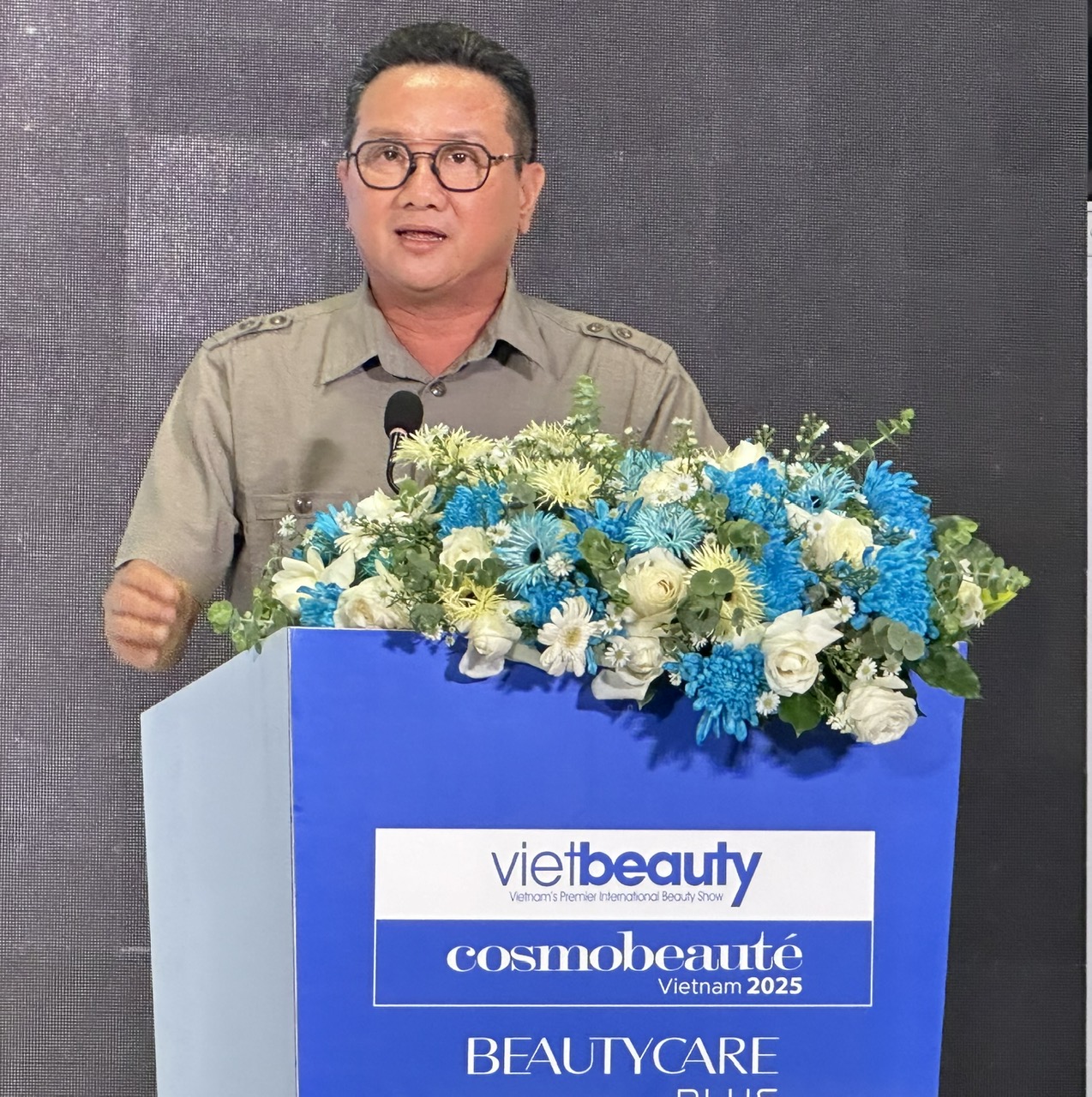 Tiến sĩ Hồ Minh Sơn khẳng định sẽ rất khó để xây dựng một câu chuyện mang bản sắc địa phương nếu nguyên liệu cốt lõi của sản phẩm lại đến từ nước ngoài